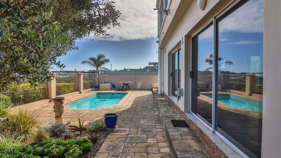 5 Bedroom Property for Sale in Sandbaai Western Cape